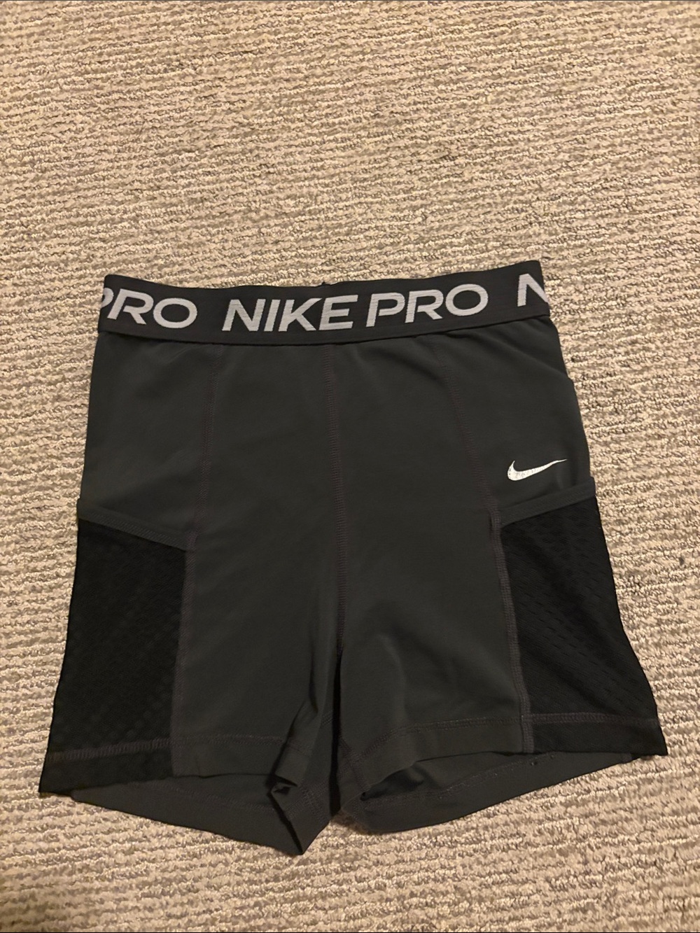 Nike Women's High Waisted Nike Pros with pockets